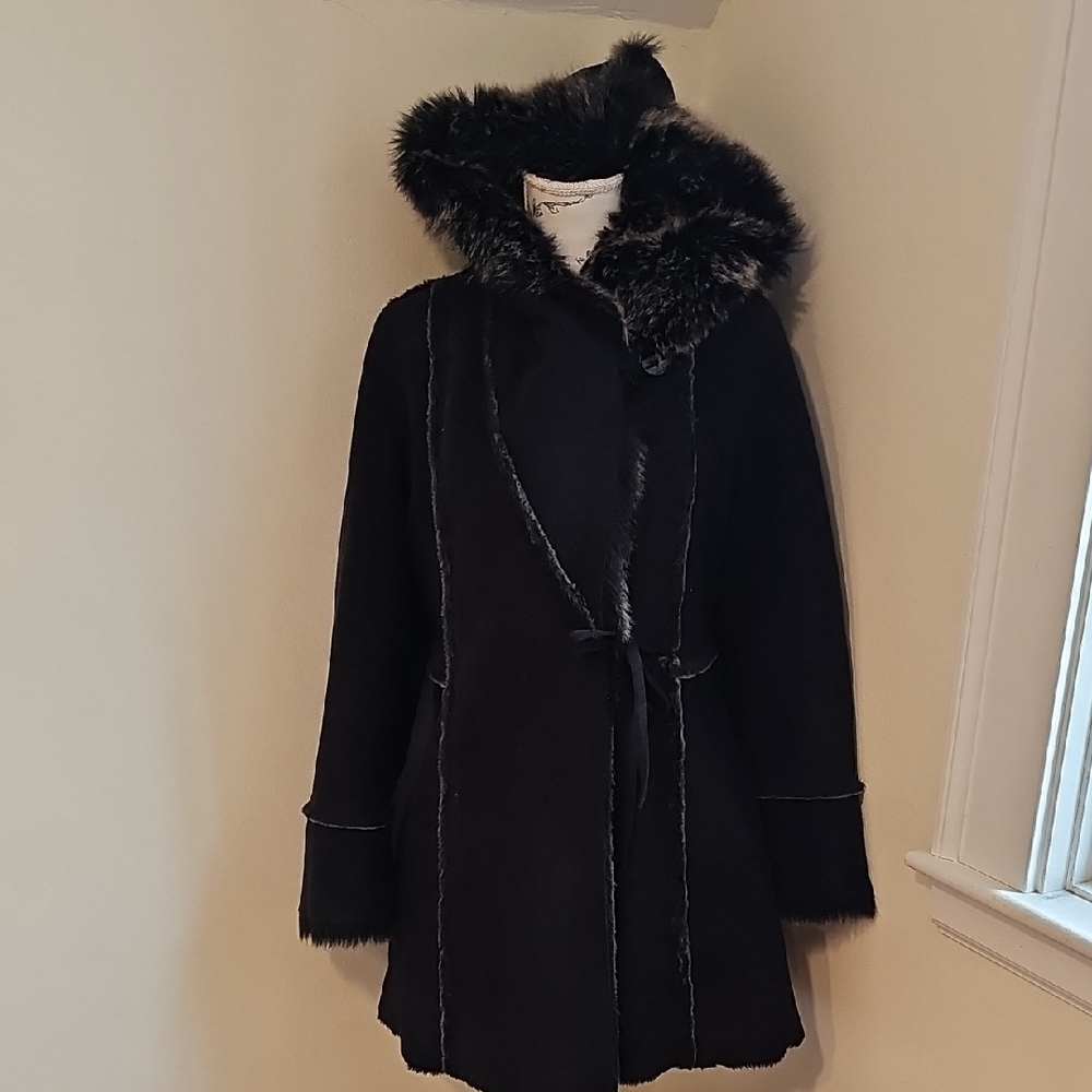 Elegant Black Fur-Trimmed Women's Coat
